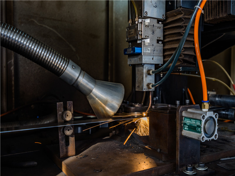 帶鋸床每日運用前要做好哪些保養(yǎng)工作？